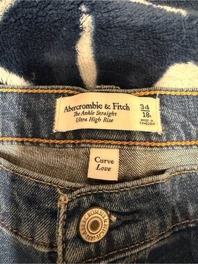 Abercrombie & Fitch Ankle Straight Curve Love Ultra High Rise Jeans